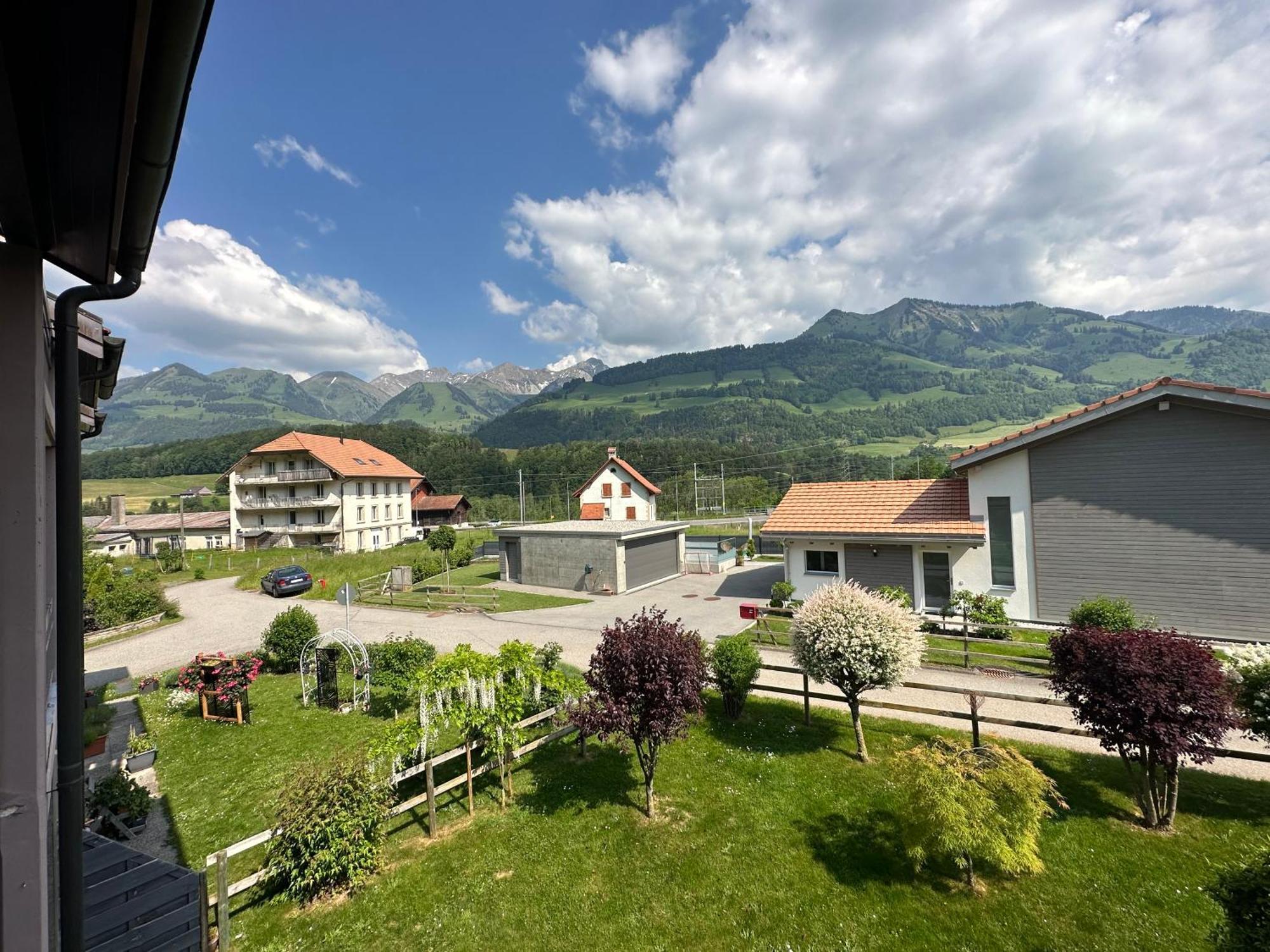 Gruyere Alpes Appartement 3 Chambres Bbq Parking Neirivue Zewnętrze zdjęcie
